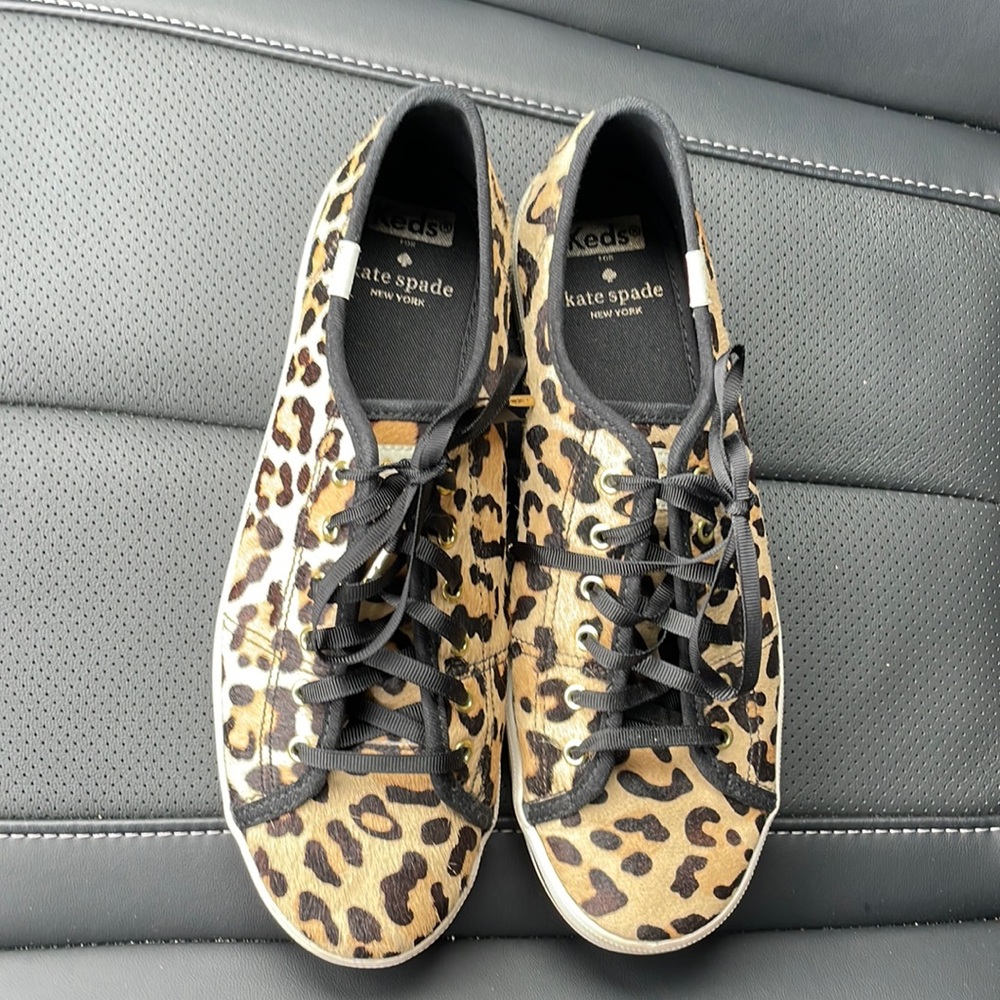 Women’s Kate Spade Keds Sneaker with gold detail. Size 8. Like new. Barely worn.